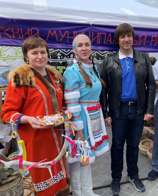 Мэр Тобольска М. Афанасьев  зашёл в «Хантыйское подворье».