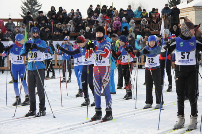 • Массовым лыжным забегом пять лет назад в Заводоуковске открыли  центр зимних видов спорта «Сосновый бор».