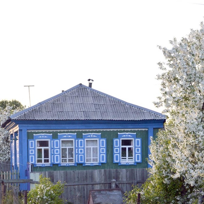 Старый дом Бакановых до сих пор стоит на пригорке села Королёво