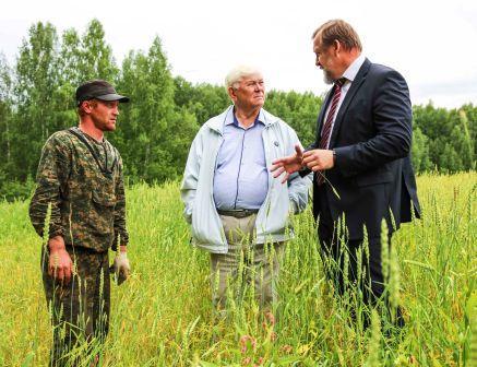 Предприниматель Евгений Шпинёв из Красного Яра  ввёл в оборот 150 гектаров залежных земель.