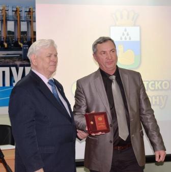 В. Мясоедов, депутат думы Туртасского сельского поселения   получил  «Почётный нагрудный знак Тюменской областной Думы».