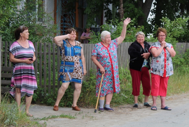 На Юности Комсомольской передвижников встречали радостно.