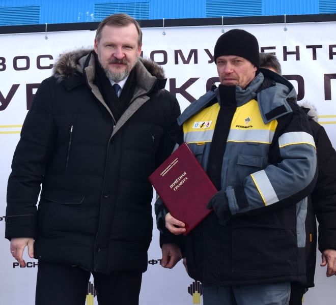 Житель пос. Туртас В. Попов получил Почётную грамоту.