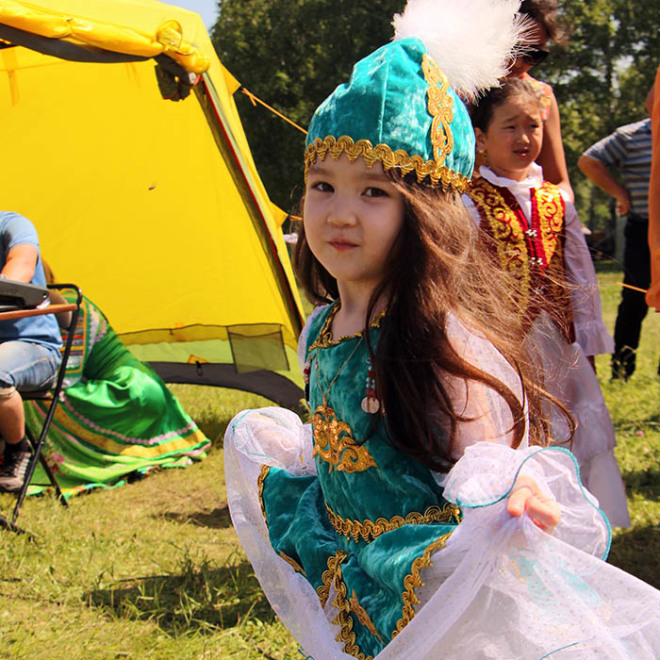 Чтить традиции в казахских семьях учат с детства