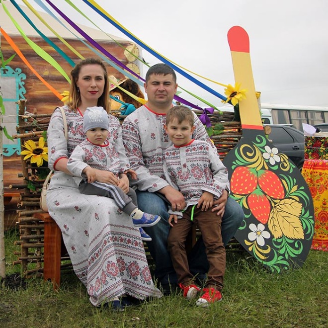 Голышмановцы семьями приходили на праздник  в народных костюмах