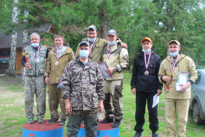 Победители чемпионата Уватского района по рыболовному спорту (ловля спиннингом с лодок).