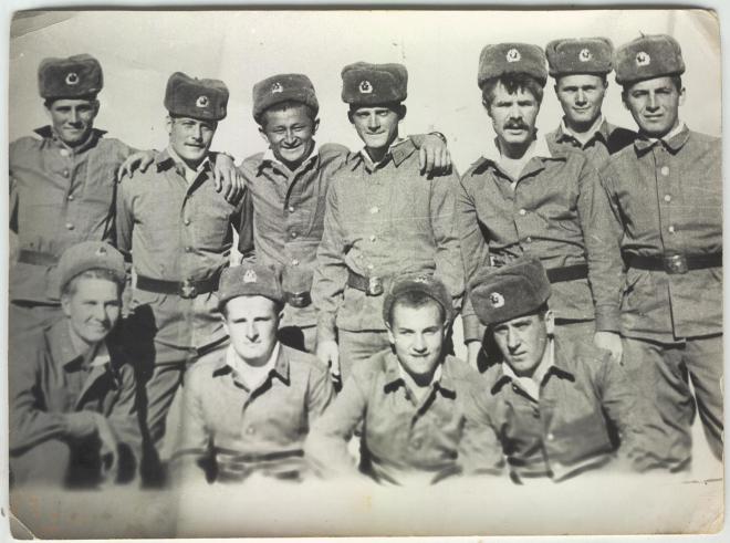  • Сергей Болдырев (в верхнем ряду второй слева) с сослуживцами.  Афганистан, 1986 год.