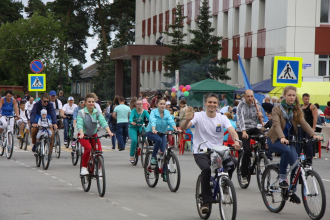 Погода в заводоуковске на 10 не. Заводоуковск. День города Заводоуковск. Молодёжный центр в Заводоуковске. Центральная площадь Заводоуковск.