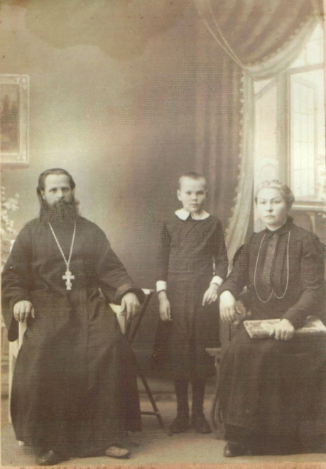 Захаров Иосиф Никитич, Одинцева Анна Фёдоровна и их воспитанница.