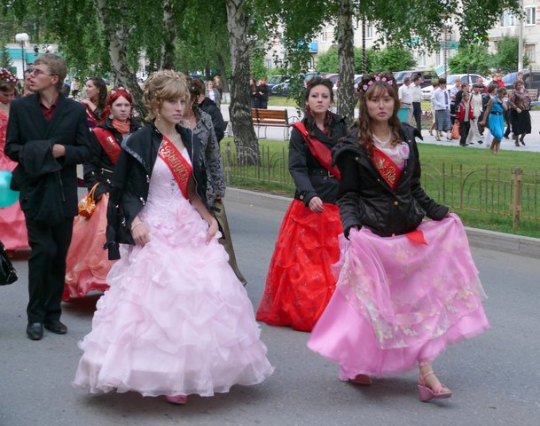 Погода в заводоуковске. Заводоуковск выпускники 2007 году. Выпускной 2014 город Заводоуковск. МЕГАБАТ, Заводоуковск.